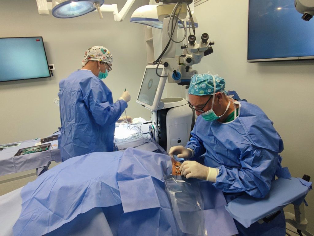 Prvi operativni dan u Royal Oftalmologija specijalnoj bolnici